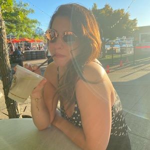 Meet your Posher, Robin